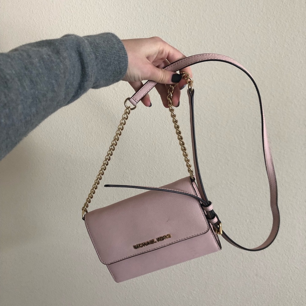 MICHEAL KORS light pink crossbody.